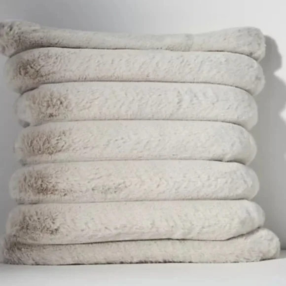 PUFFER FAUX FUR PILLOW - Picture 2 of 8